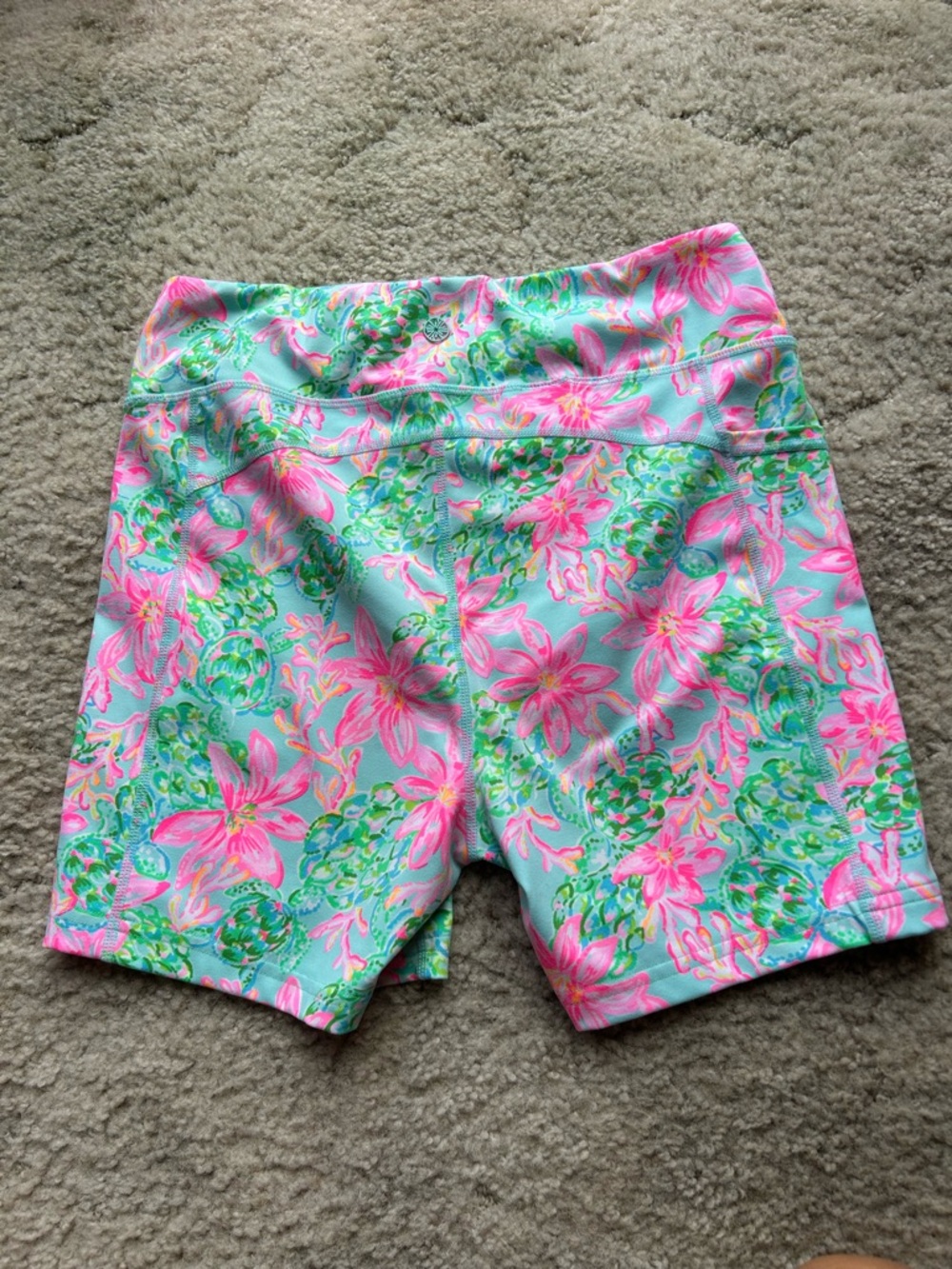 EUC Lilly Pulitzer Weekender shorts - Picture 4 of 4